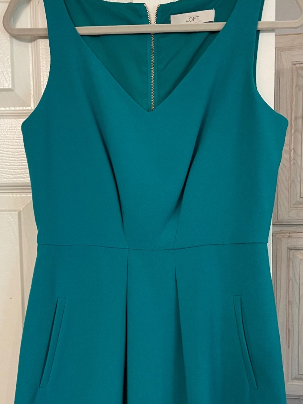 Loft SZ 4 dress | Pockets & Pleats| Stunning Color